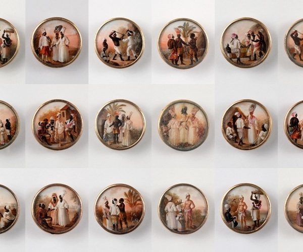 Who would wear paintings as buttons?