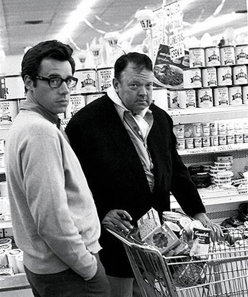 Peter Bogdanovich and Orson Welles, grocery shopping in Los Angeles