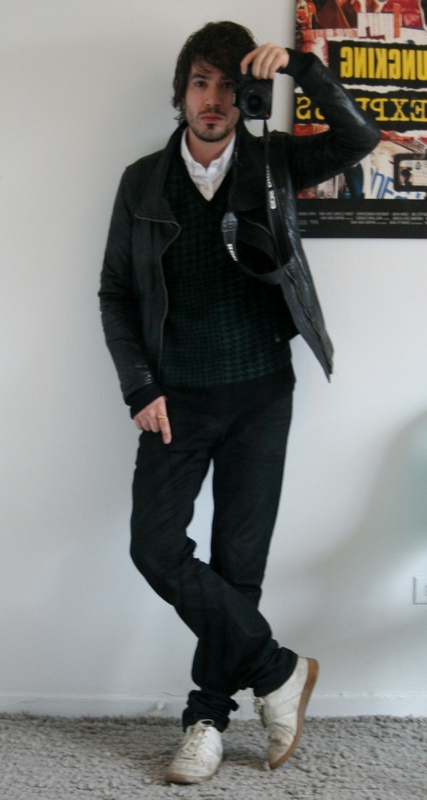 Real People: Sneakers–Contrast or Go Tonal?