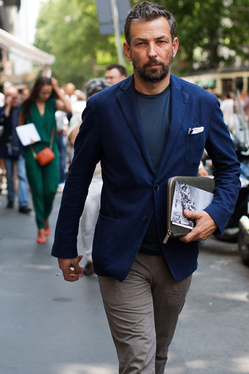 When Can You Wear a Tailored Jacket with a Tshirt Put This On