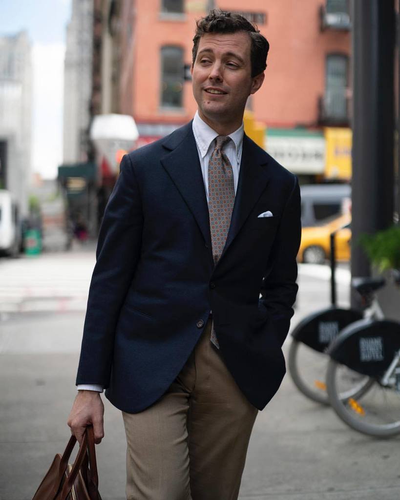 It s 2019 and You Still Need a Navy Blazer Put This On